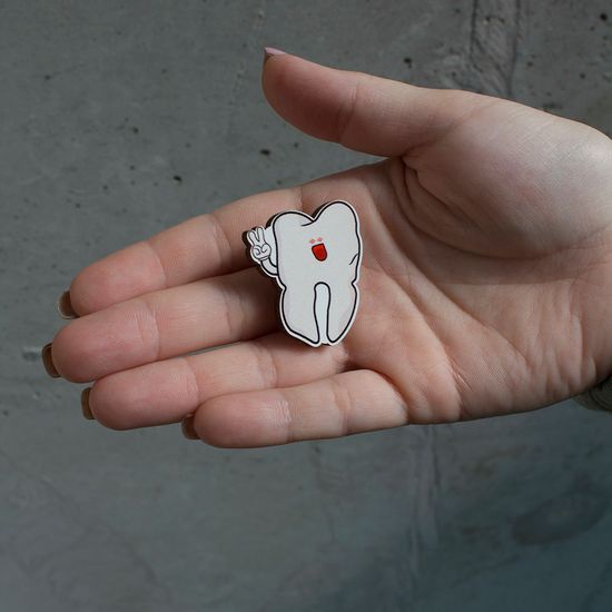 Значок деревянный (брошь)  Зуб. Fire Pin