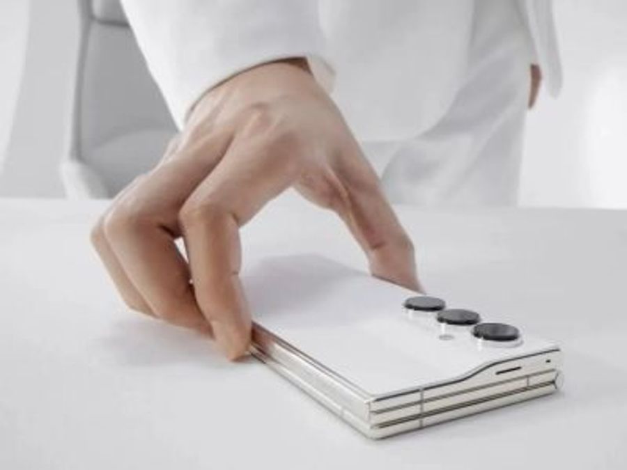 TECNO показала зрелищный концепт «тройной» раскладушки [ФОТО]