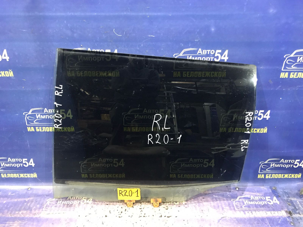 Стекло двери задней левой NISSAN MISTRAL 1997