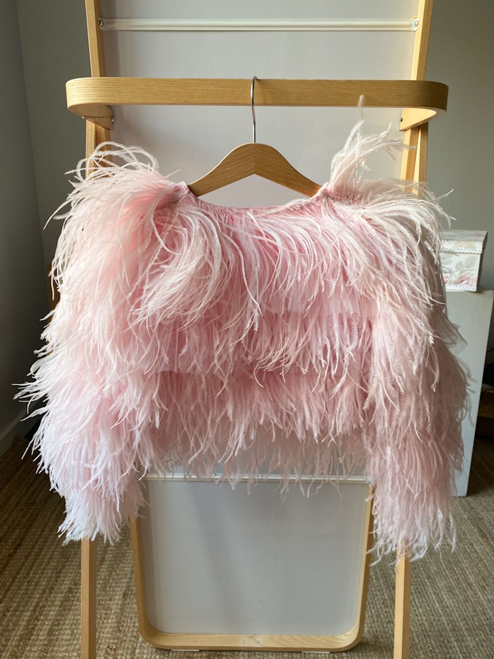 Кейп из перьев страуса Sasha Kim, 116