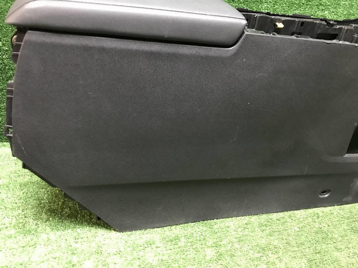 Подлокотник Omoda C5 (2022-н.в.)