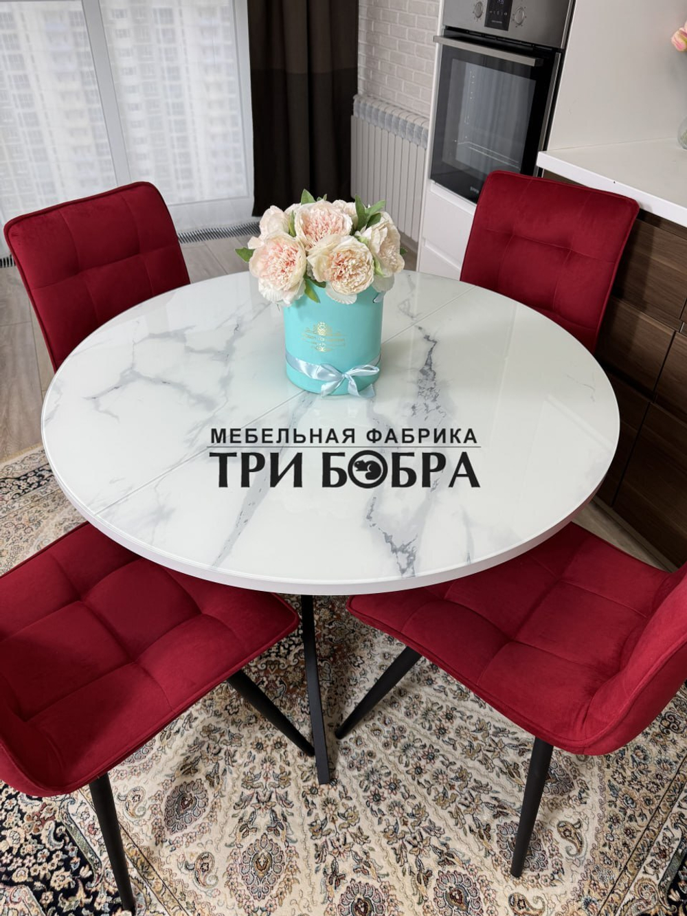 Круглый стеклянный раздвижной стол "Серый мрамор 262" и стулья "ГУЧИ" бордовый
