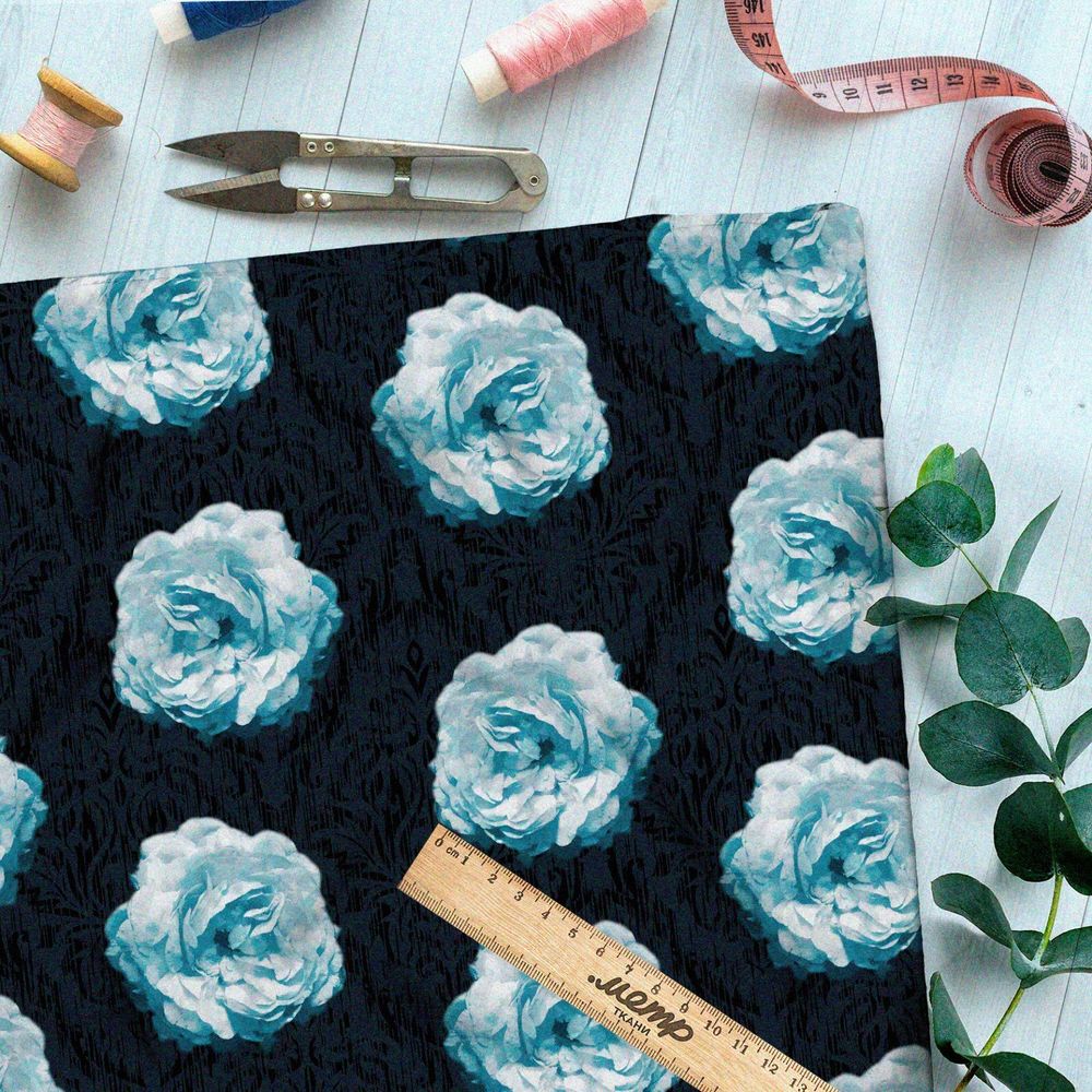 Ткань шифон голубые розы из папье-маше на тёмном фоне