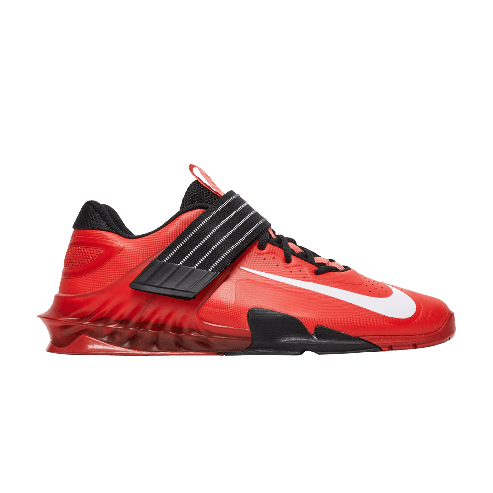Кроссовки Nike Savaleos