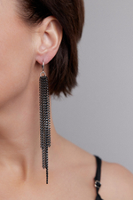 Серьги длинные цепочки на замке левербек, черные с серебряными гранями