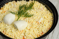 Салат «Мимоза» банкетный 500 гр. с рисом или картофелем на выбор