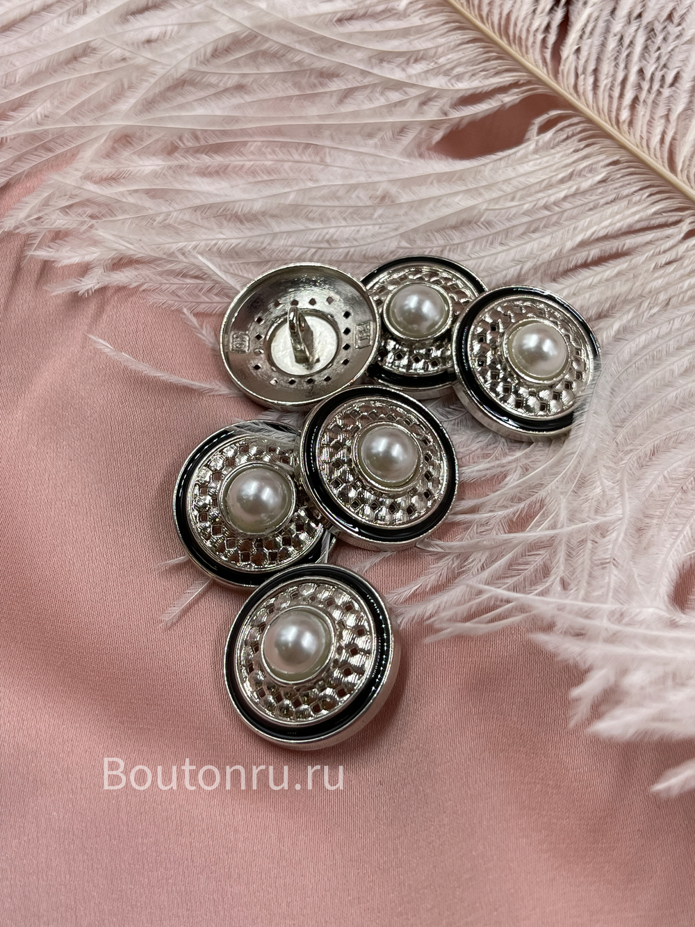 Пуговицы серебристые с жемчужиной и черной эмалью