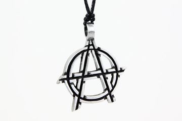 Кулон Анархия в обводке