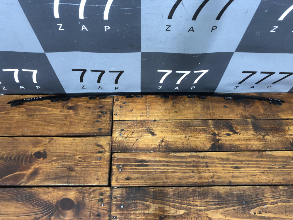 Молдинг переднего бампера VW Polo 5 sedan 15-20 Б/У Оригинал 6RF853101A