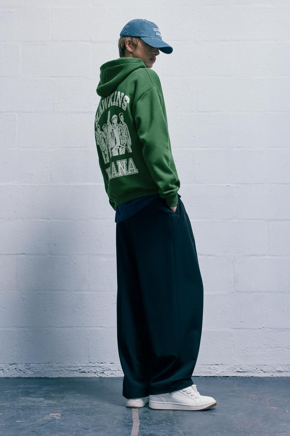 PULL&BEAR Толстовка с капюшоном"Stranger Things", зеленый