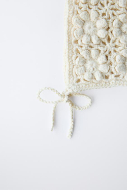 ZARA ЧЕПЧИК ИЗ КРУЖЕВА КРОШЕ, ЭКРЮ