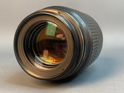 Canon EF 100mm 2.8 Macro USM царапины на передней линзе