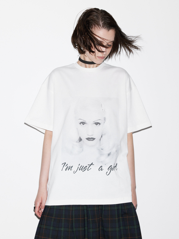 Футболка Just a girl, молочная