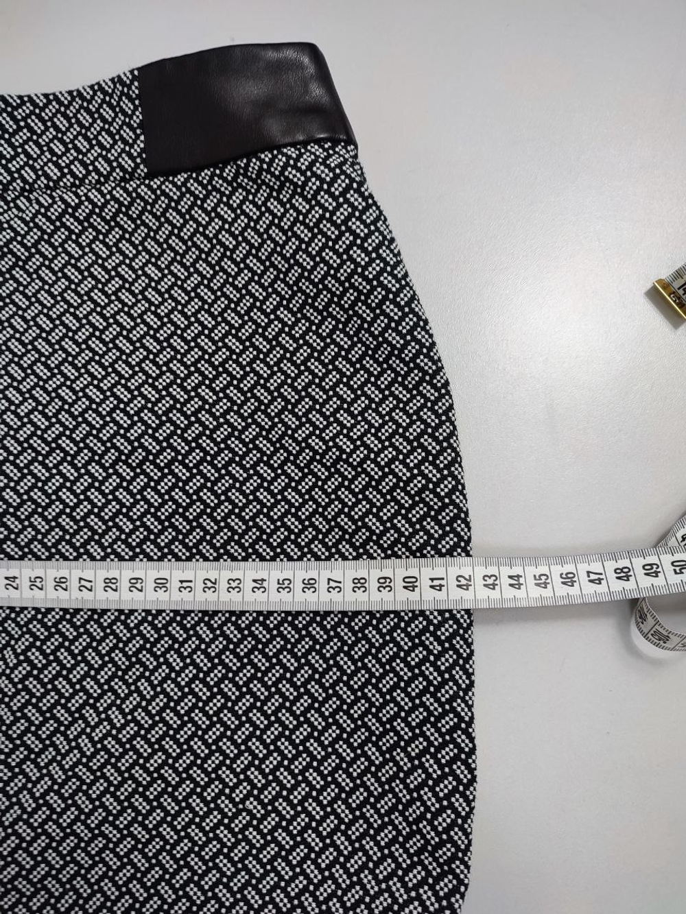 Юбка Oodji серая с броским принтом 42 размер