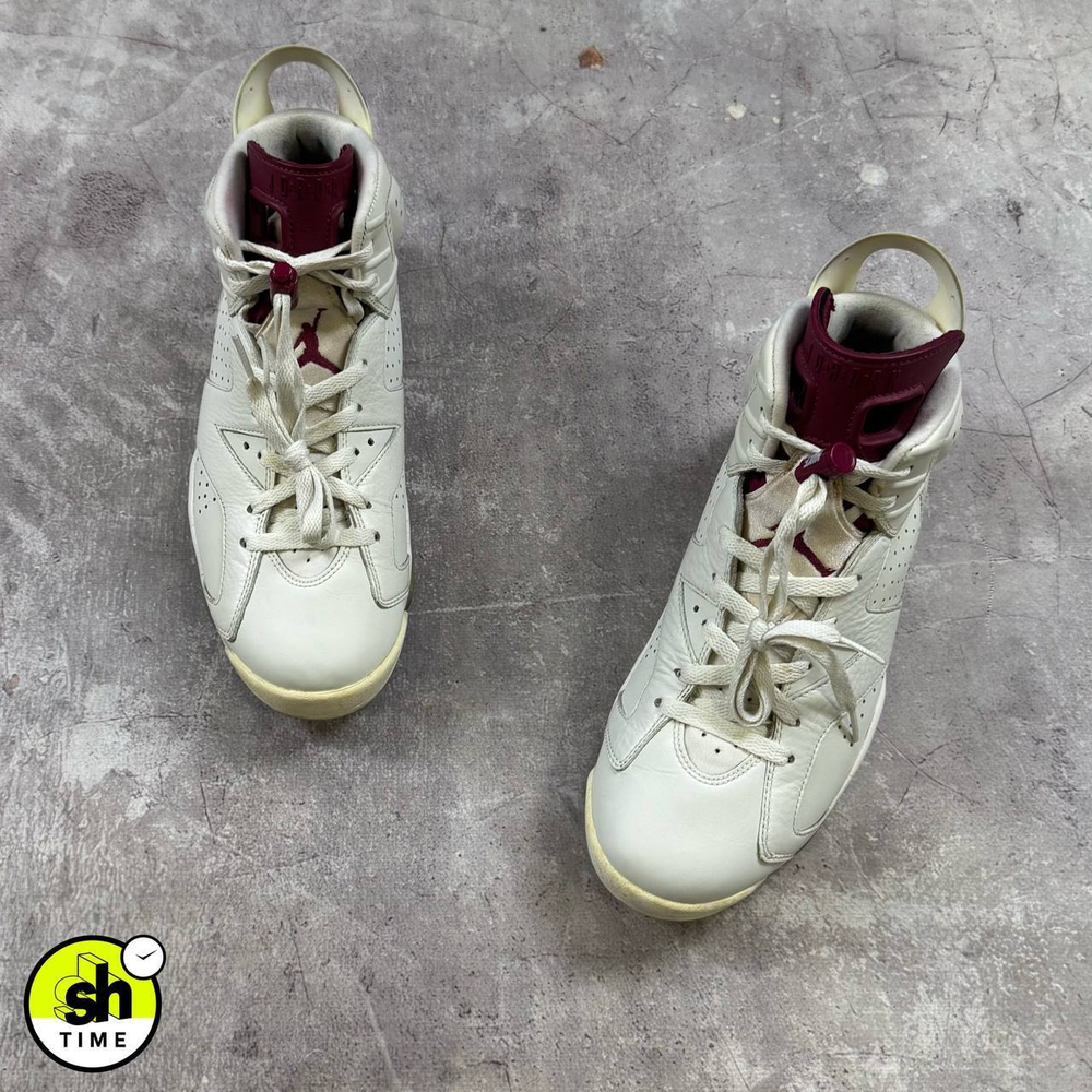 Кроссовки AirJordan 6 Retro.