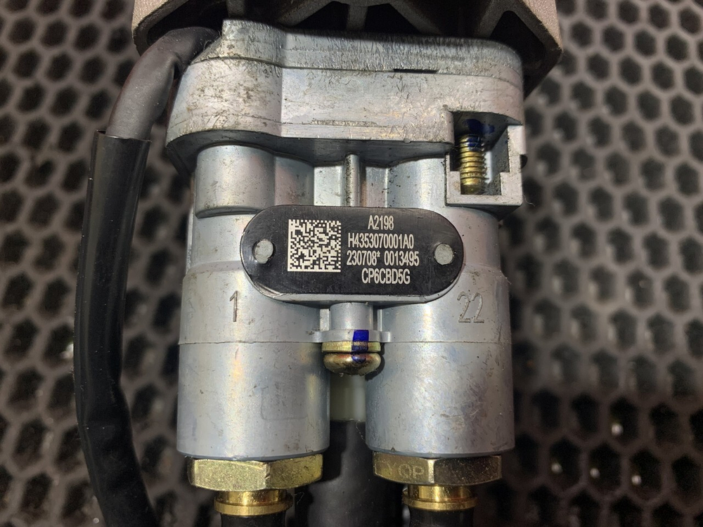 Кран ручного тормоза 2023г