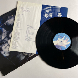 Винтажная виниловая пластинка LP A ha Stay On These Roads (Germany 1988)
