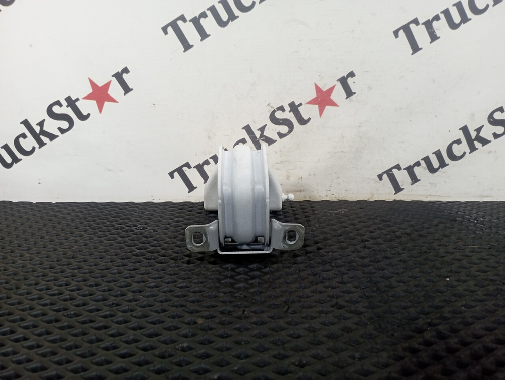 Петля крышки инструментального ящика 2023г