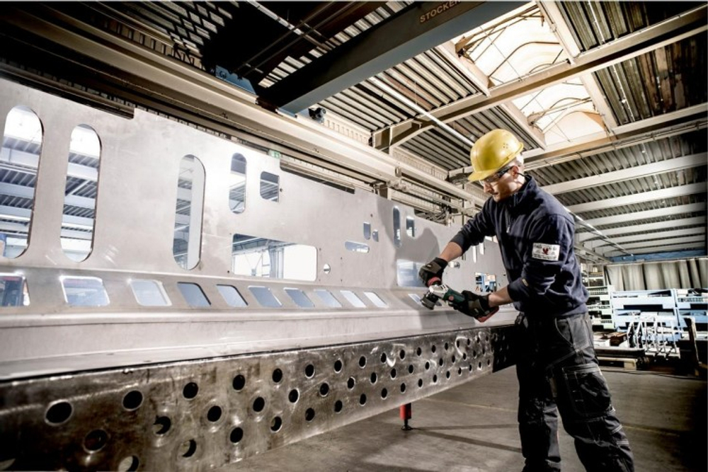 Фрезер аккумуляторный METABO KFM 18 LTX3  RF  кромочный по металлу без АКБ и З/У 601754840