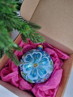 Шар стеклянный "Голубые цветы" ручная работа