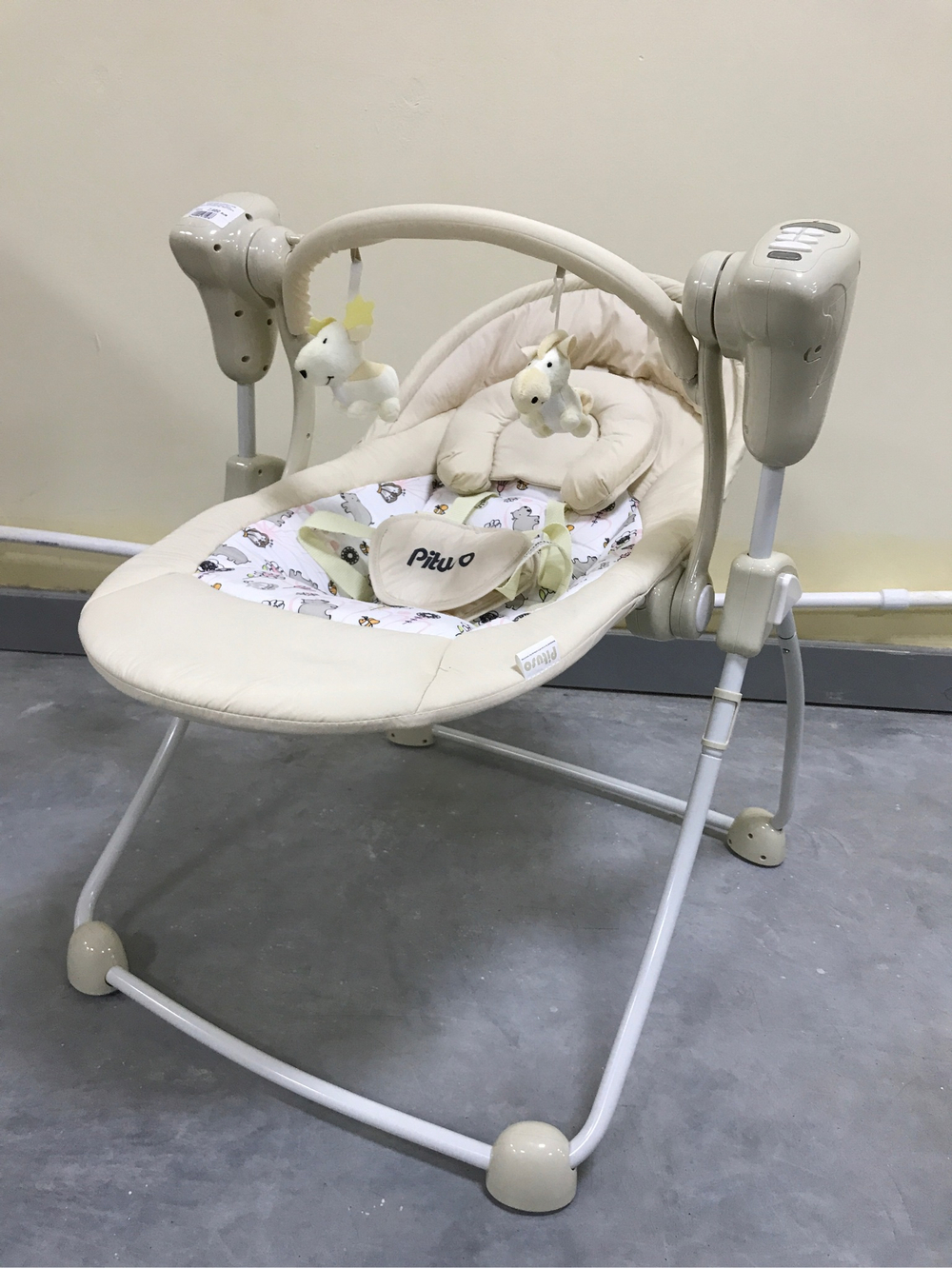 PITUSO электрокачели Viola Cream/Кремовый Hippo пульт,МР3,адаптер,76х61х69см