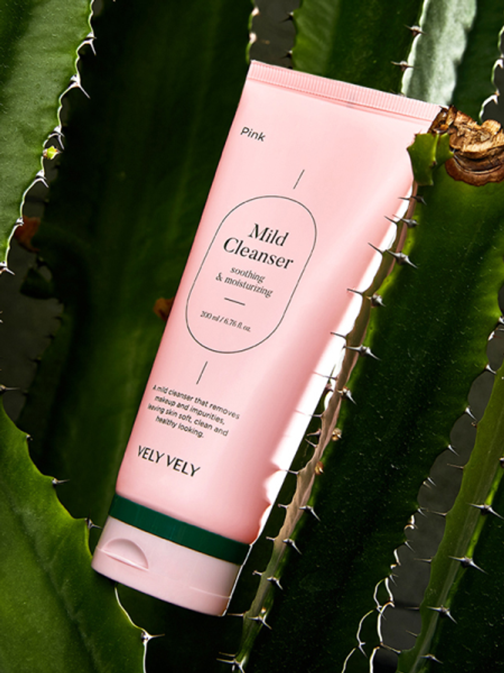 Vely Vely Успокаивающий слабокислотный гель для умывания Pink Mild Cleanser 200 мл
