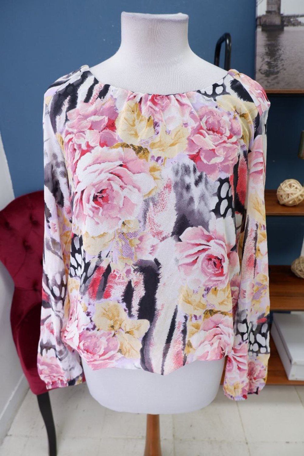 Блузка Enjoy с цветами 48 размер