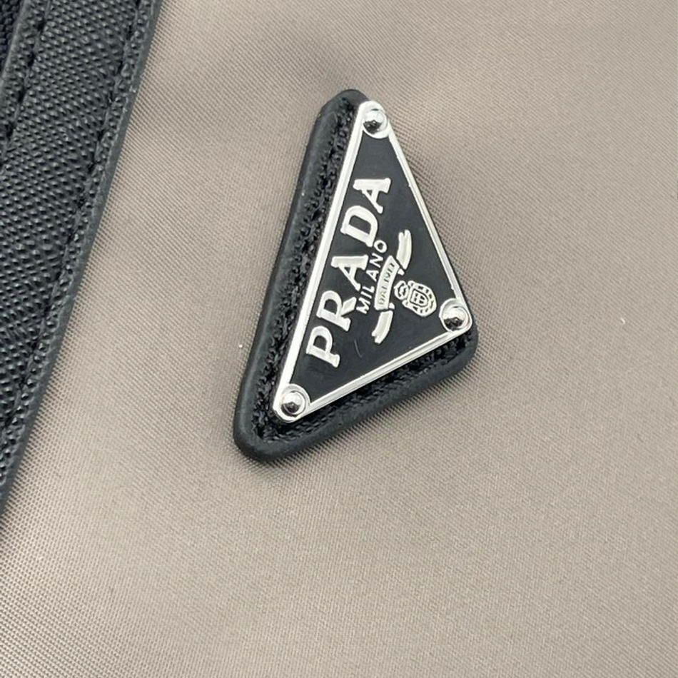 Prada 16