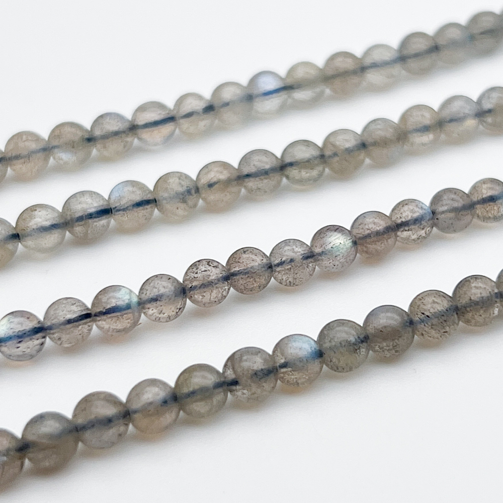 Лабрадор бусины, диаметр 4,4-4,6 мм, цена за 44-45 шт (1/2 нити)