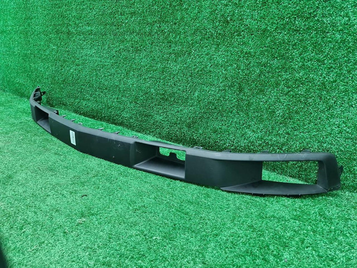 Накладка переднего бампера Chevrolet Tahoe 4 14-21