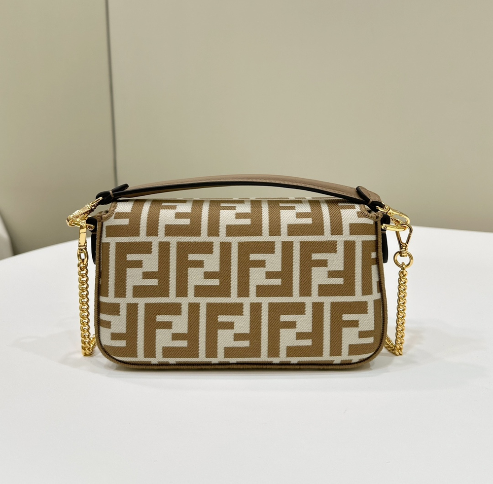Fendi Baguette 19 cm