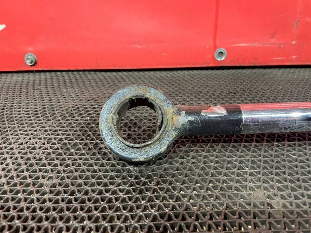 Цилиндр подъема кабины