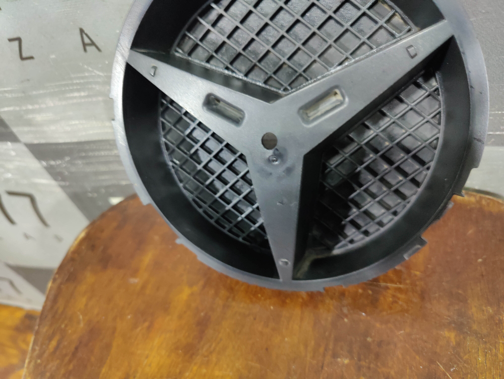 Кронштейн эмблемы Mercedes C (W205) 14-18 Б/У Оригинал A0008880060