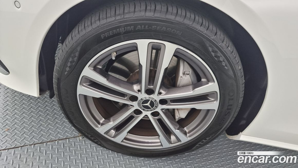 Mercedes-Benz E-Class W213 E350 4MATIC Avangarde (04.2021)