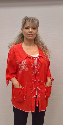 Итальянский оригинальный блузон с белыми рисунками