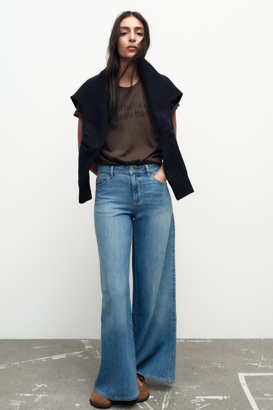 ZARA ФУТБОЛКА ИЗ ТКАНИ С ЭФФЕКТОМ ПОТЕРТОСТИ С НАДПИСЬЮ, ШОКОЛАДНЫЙ