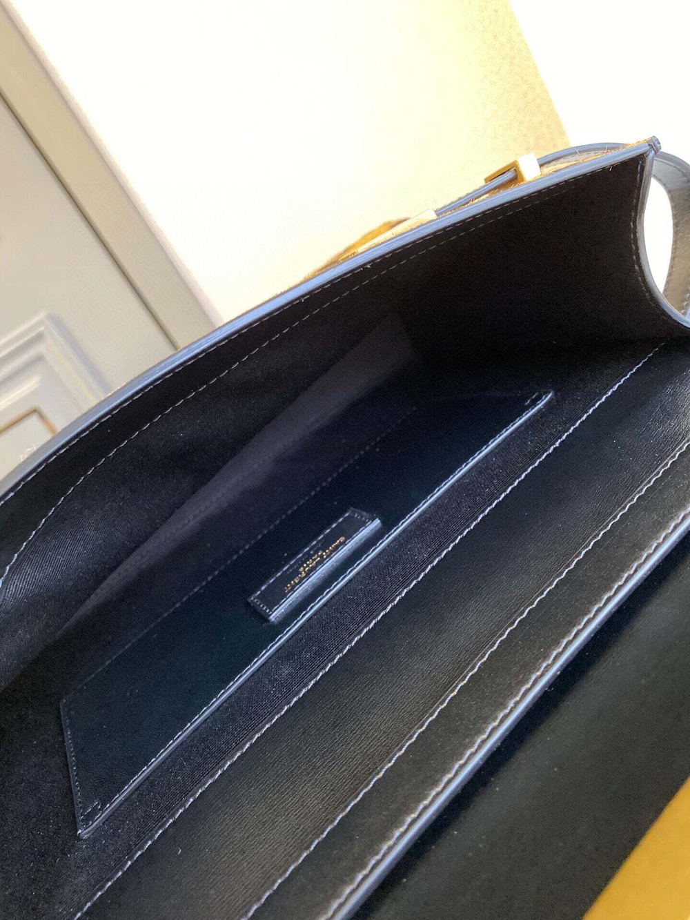 Yves Saint Laurent Manhattan 29 cm