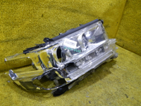 Битая Фара правая Toyota Land Cruiser 200 (2015-2021) LED