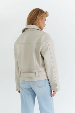 Косуха из экокожи бежевого цвета