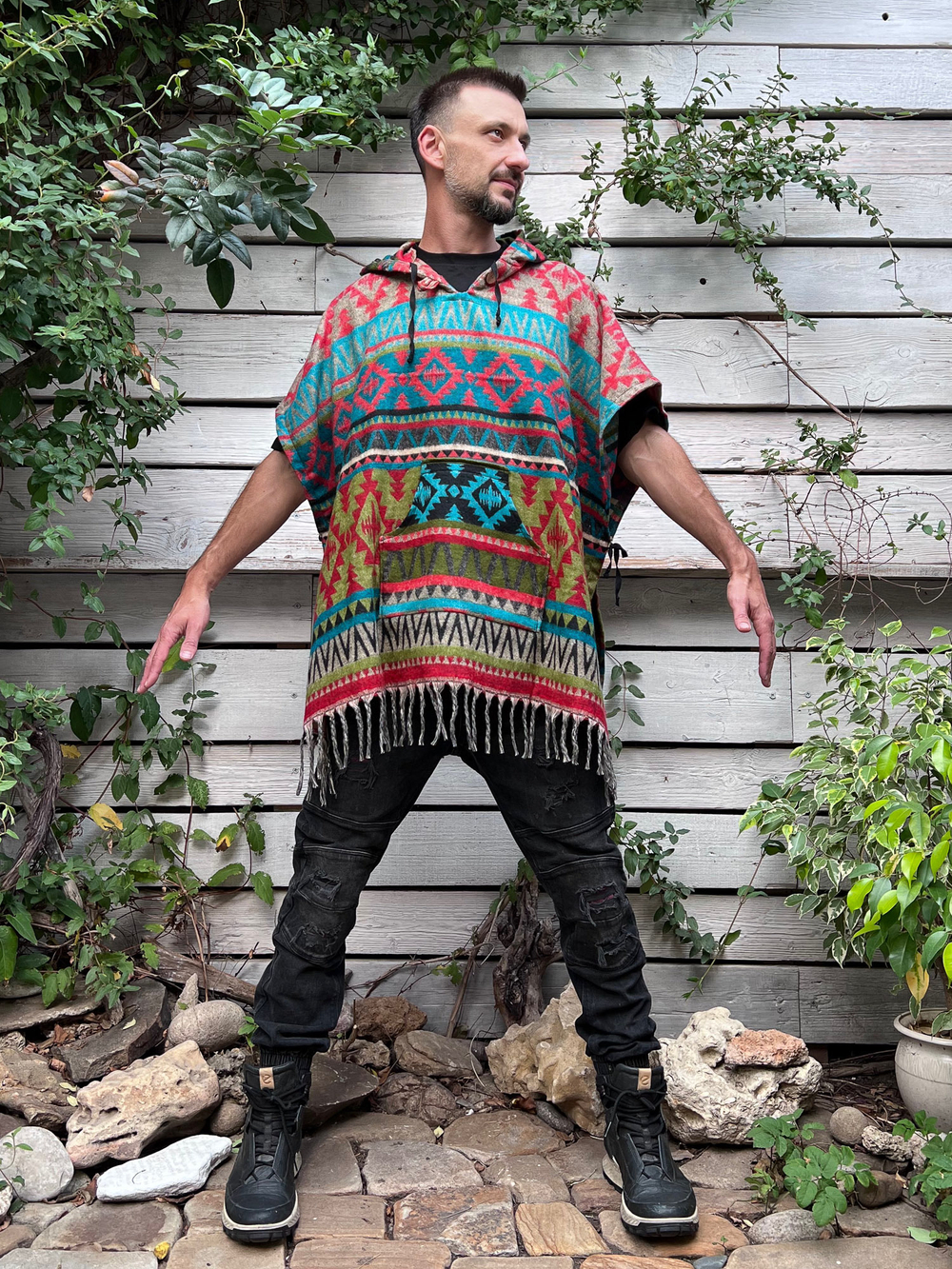 Пончо шерстяное с орнаментом