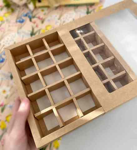 Коробка для 25 конфет  22*22*3.5 (крафт)