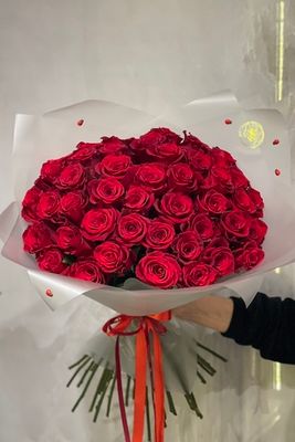 Огромный букет из красных роз