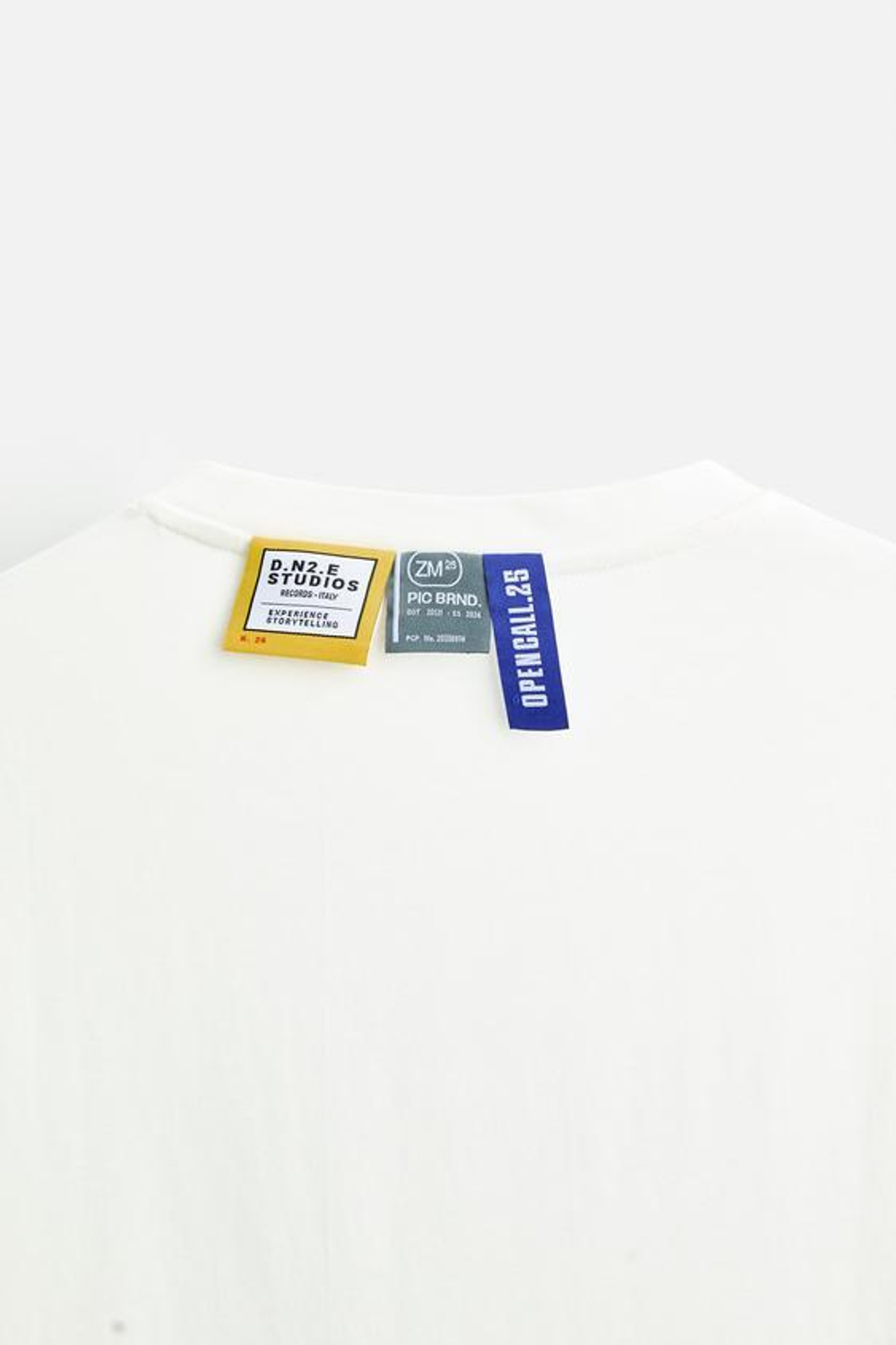 ZARA ФУТБОЛКА ИЗ ТКАНИ С ЭФФЕКТОМ ПОТЕРТОСТИ С НАДПИСЬЮ, ЖЕЛТОВАТО-БЕЛЫЙ