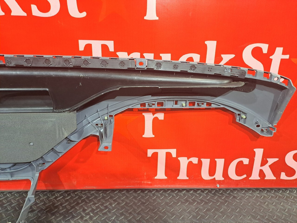 Панель салона передняя