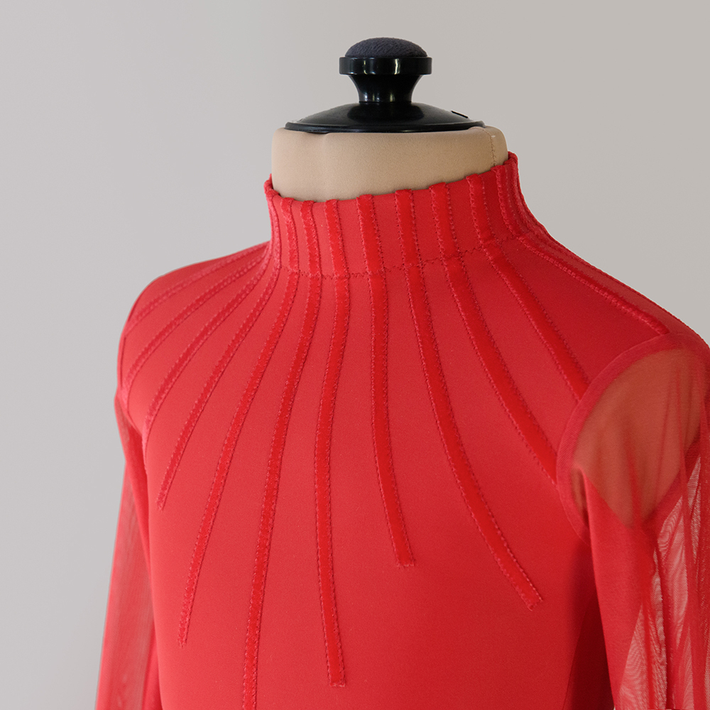 платье с дизайном