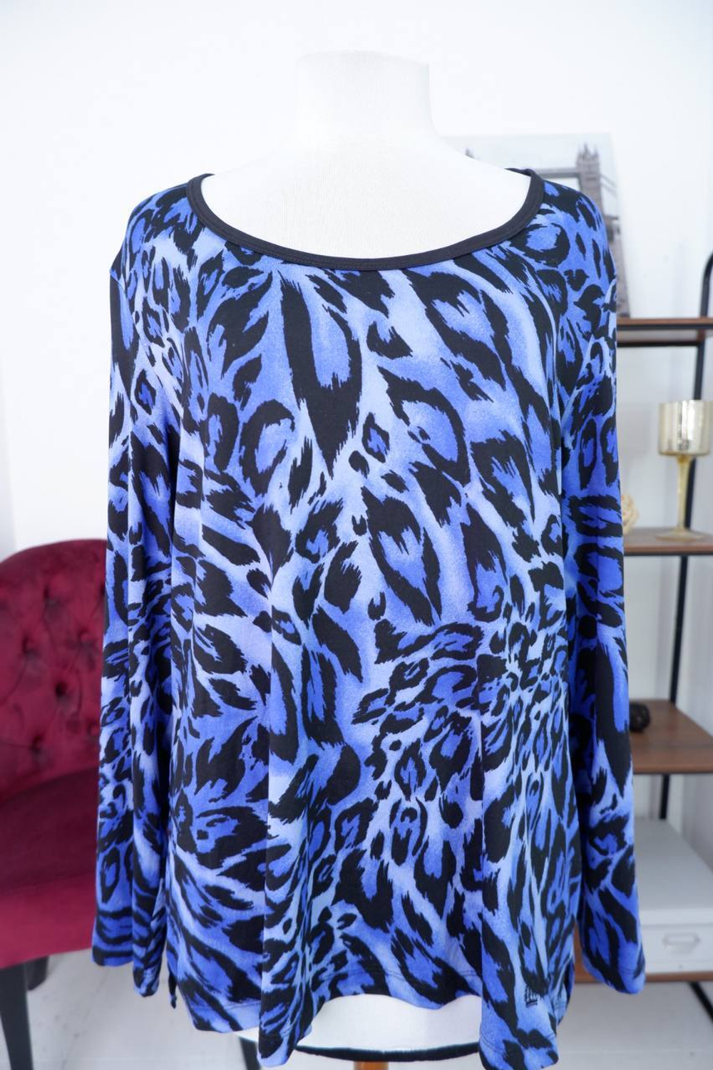 Блузка Pompoos стильная, визуально 54 размер