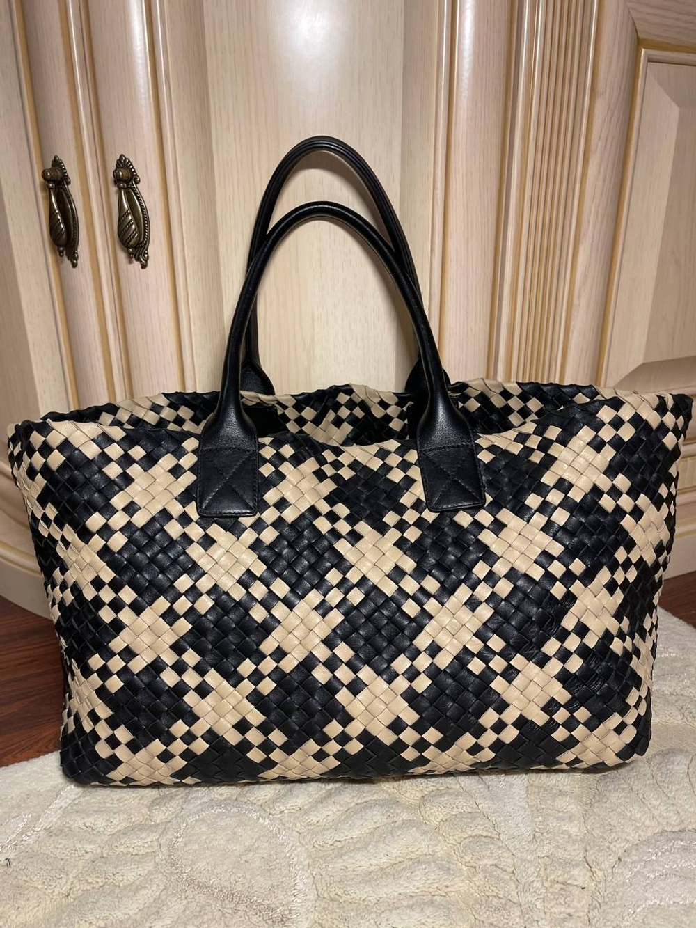 Сумка Bottega Veneta Cabat medium