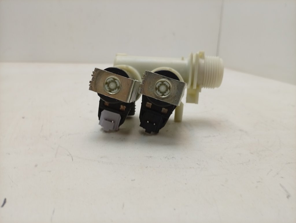 BWE81282LB кт35 Клапан подачи воды для стиральной машины Ariston, Indesit C00110333 б/у