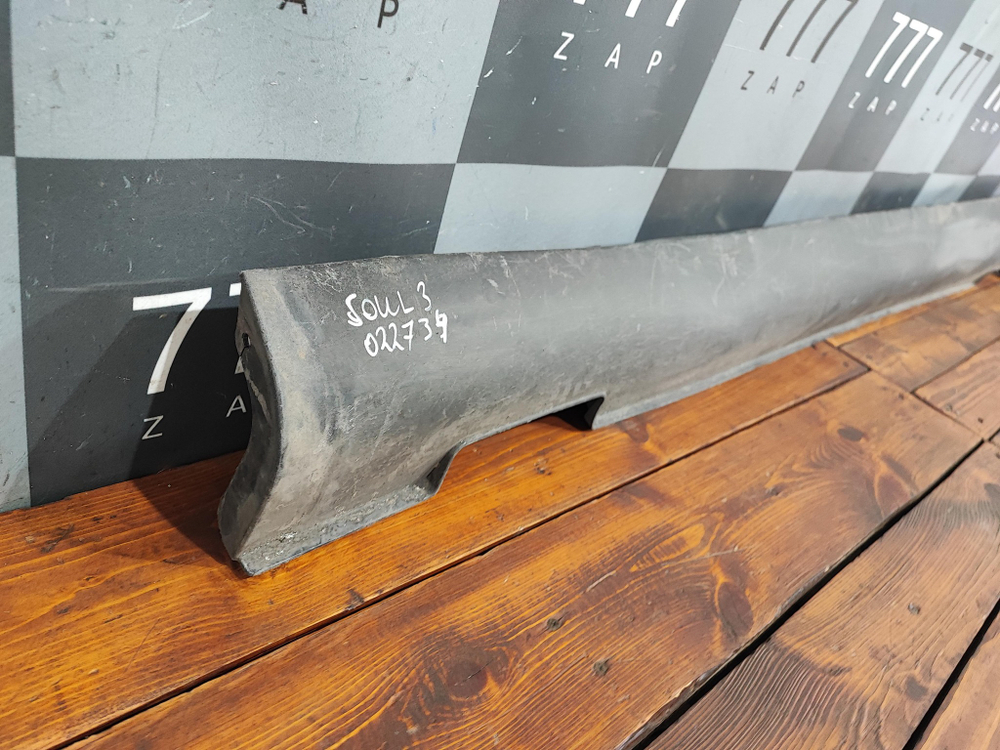 Накладка порога левого Kia Soul 3 (SK3) 19-22 Б/У Оригинал 87753K0000