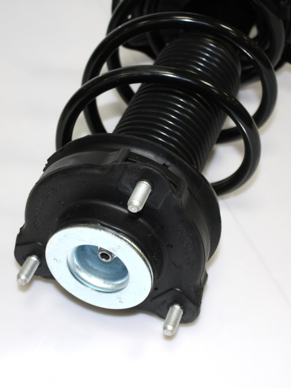 Амортизатор передний правый S111F2602040203 Changan CS35 Plus